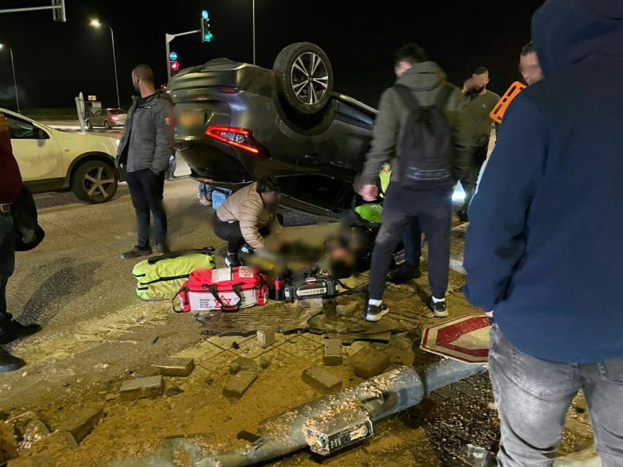 إصابة شاب بإنقلاب مركبة قرب دبورية